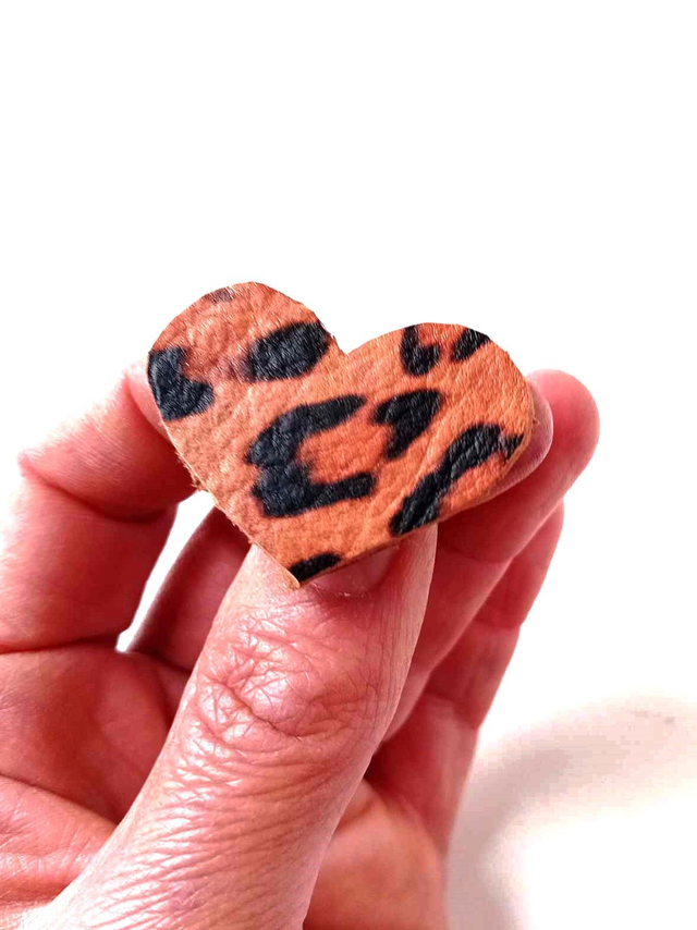 Broche éco-responsable en chute de CUIR et CHAMBRE à AIR de tracteur - Coeur - Pièce Artisanale et Uniqu