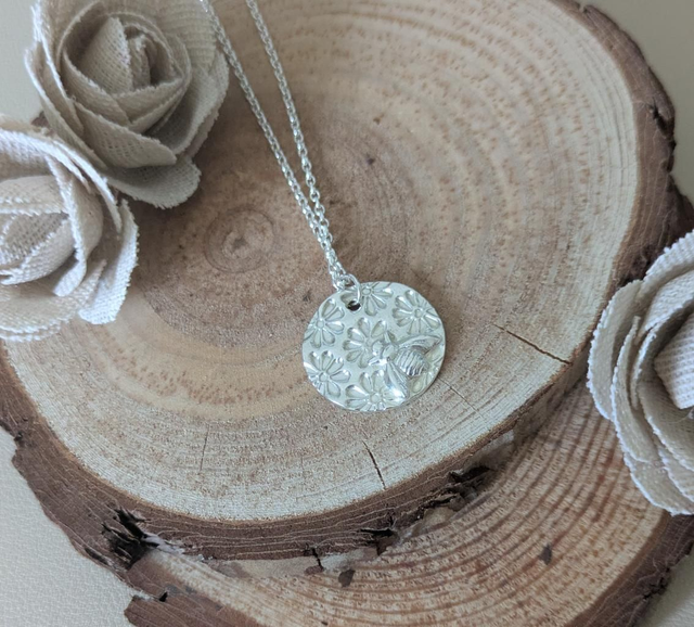Busy bee pendant 