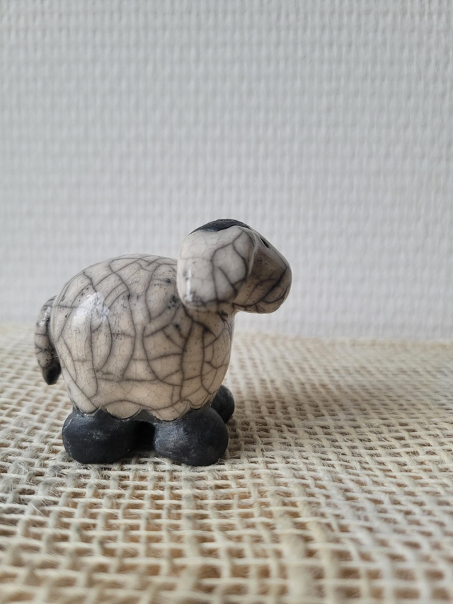 Mouton en céramique, Raku