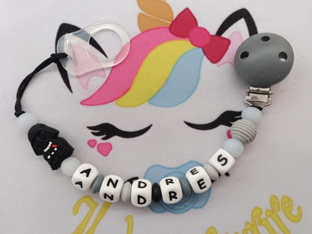 Attache tétine Dark