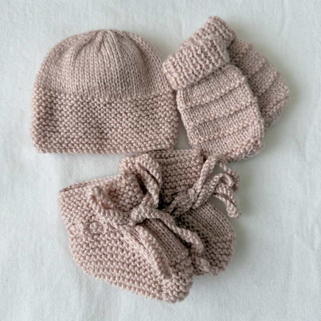 Dusky pink 3 piece knitted baby set