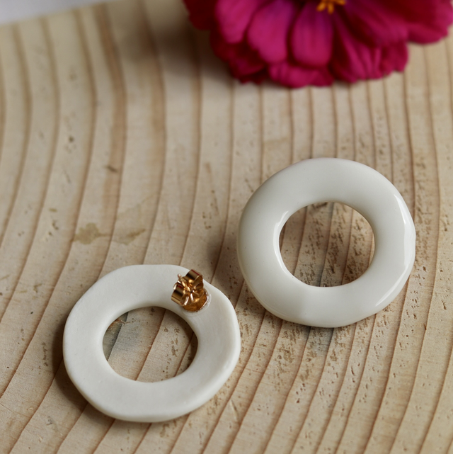 Boucles d'oreilles en porcelaine - Puces
