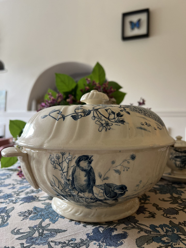 OISEAUX - Petite soupière (ou légumier) aux oiseaux de la manufacture de Gien - Terre de Fer