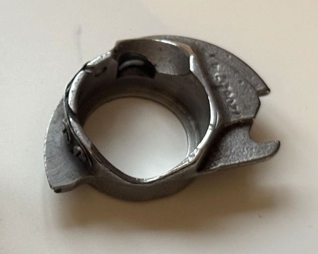 Boitier canette de machine à coudre Singer