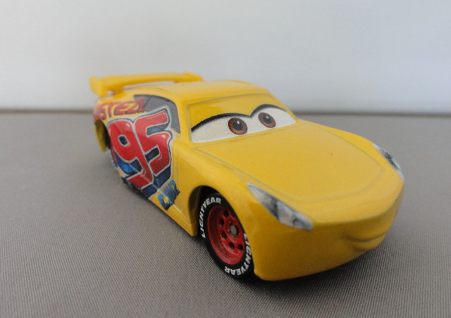 Disney Pixar Cars 3 - RustEze Cruz Ramirez