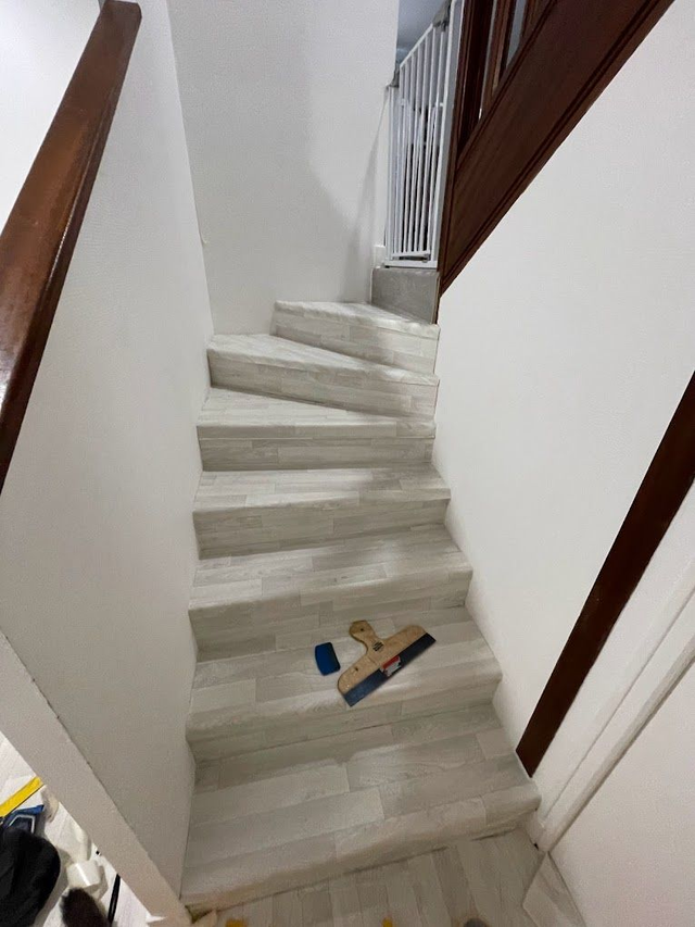 Depose ou Pose de Revetement de sol Parquet ou pvc avec des plinthes