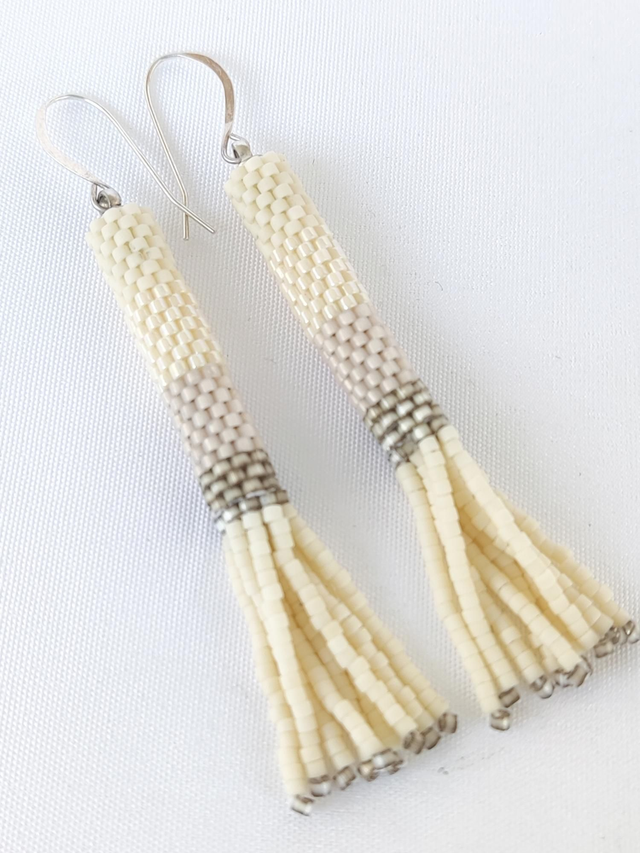 Pendientes flecos hueso y ocre