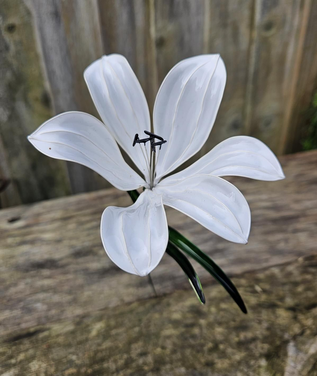 Resin lily