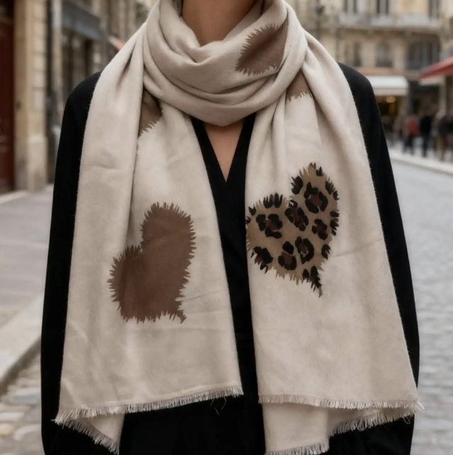 foulard écharpe imprimé cœur léopard