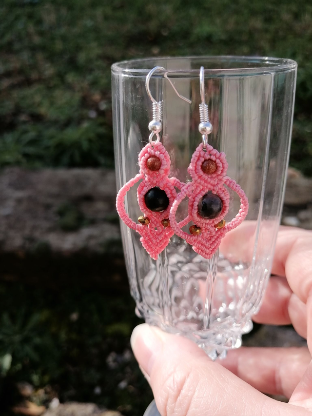 Boucles d'oreilles en micro macramé et pierre naturelle
