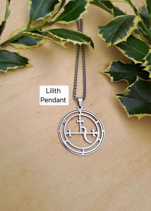 LILITH PENDANT