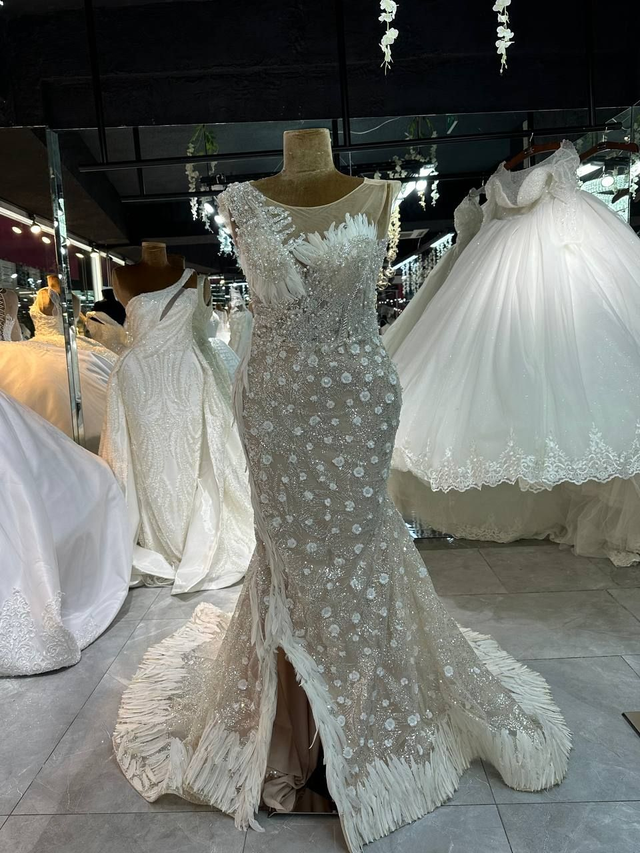 Robe de Mariée Sirène en Perles Tulles et Plumes / Réf : RMS29