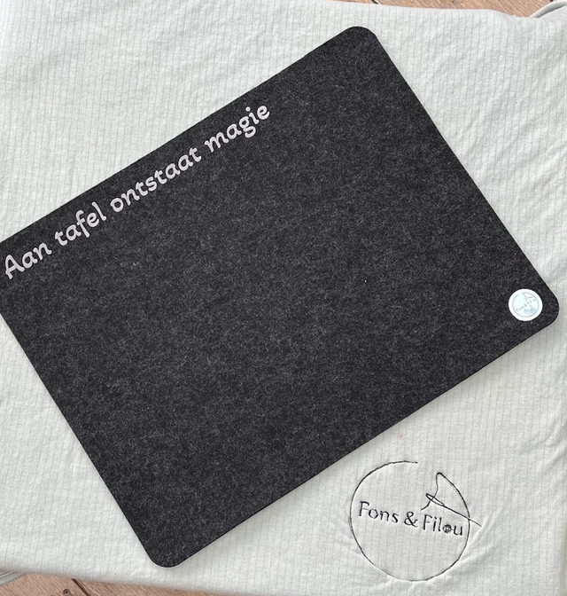 Bord onderlegger rechthoekig 43*33 DONKER GRIJS