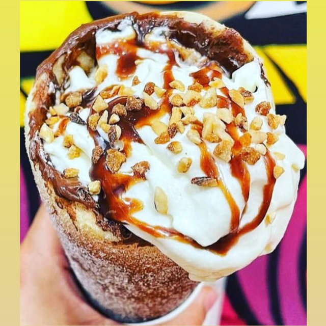 Kurtos sucré + nappage + glaces ou chantilly + friandises