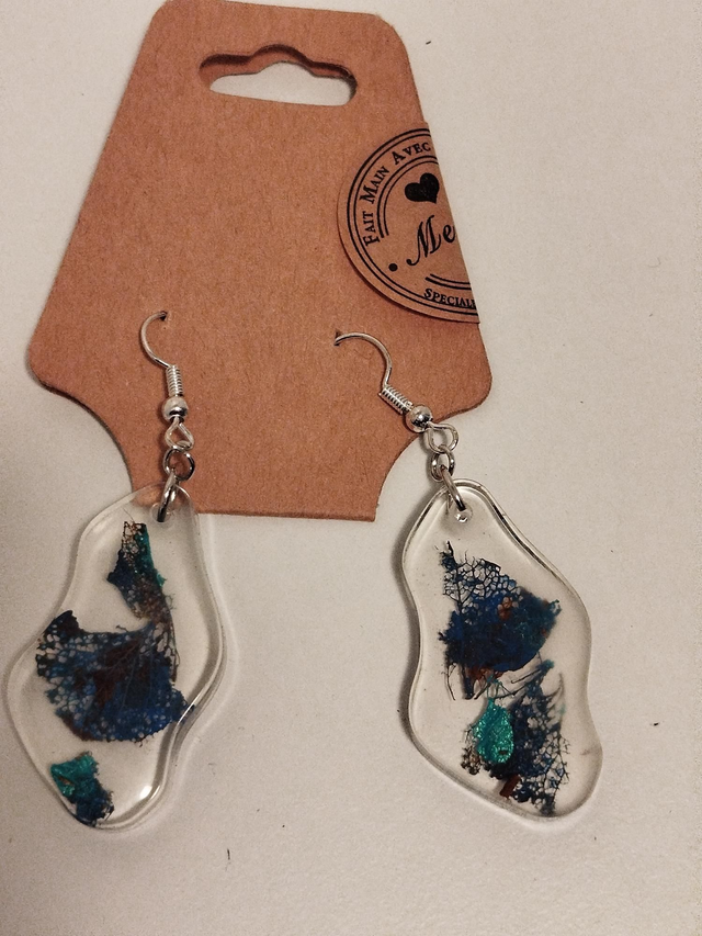 Boucle d'oreille vague grand modèle hortensia bleu électrique 