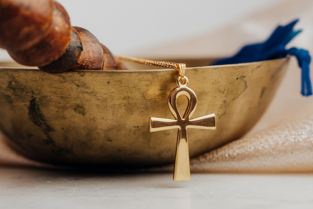 Pendentif Croix Egyptienne l&#039;Ankh - Croix de Vie - et chaine dorée