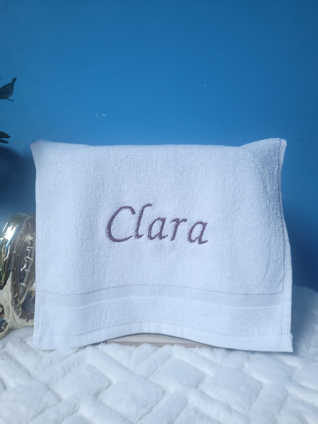 Serviette brodée Clara 