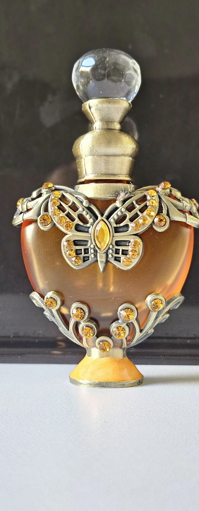 Orientální flakon se zlatým srdcem