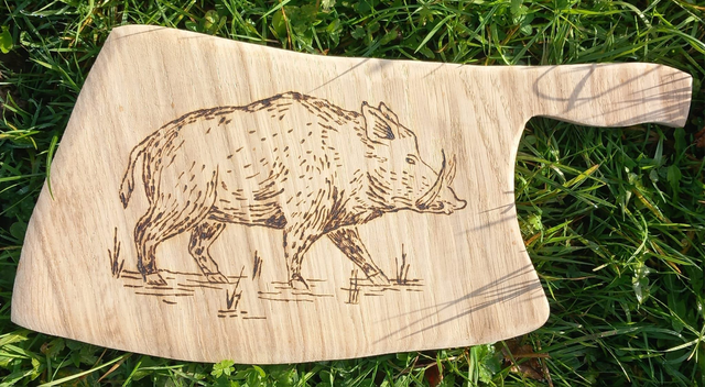 Planche à découper hache "Sanglier"