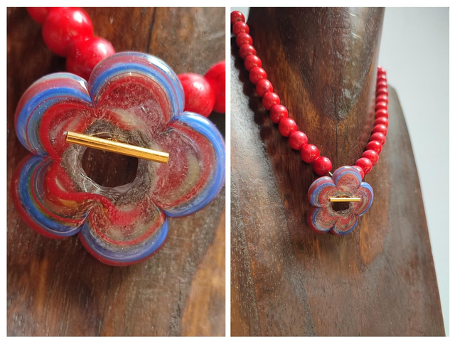 Collier ras du cou, fleur en verre de Murano et perles en howlite ( pierres naturelles) réglable avec fermoir et chaîne d'extension en acier inoxydable doré -sans nickel pièce unique 