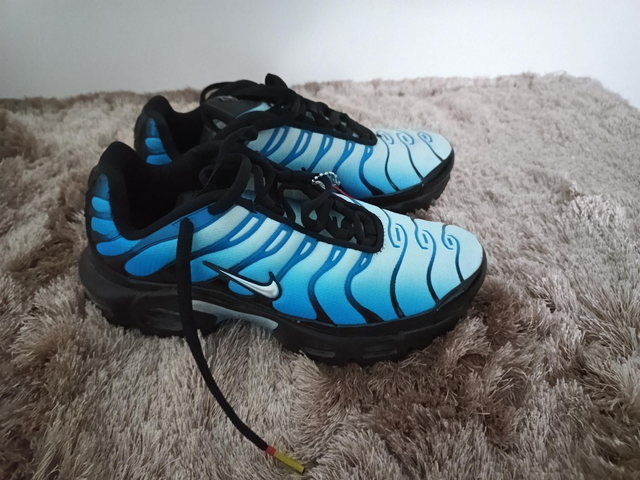 Tn bleu clair et bleu blanc
- Pointure 35
