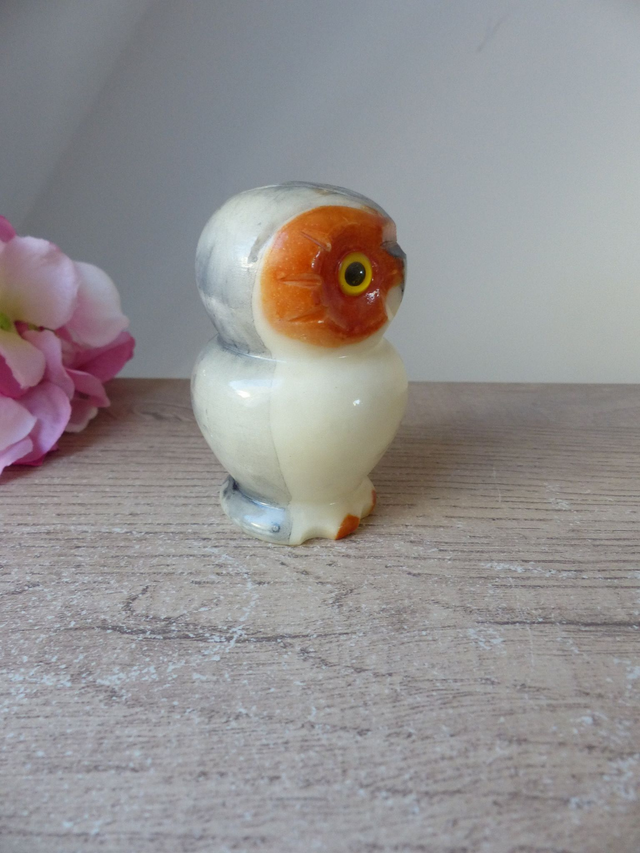 Statuette de chouette en pierre albâtre sphérique orange sculptée à la main, chouette presse papier en pierre décoration bureau vintage