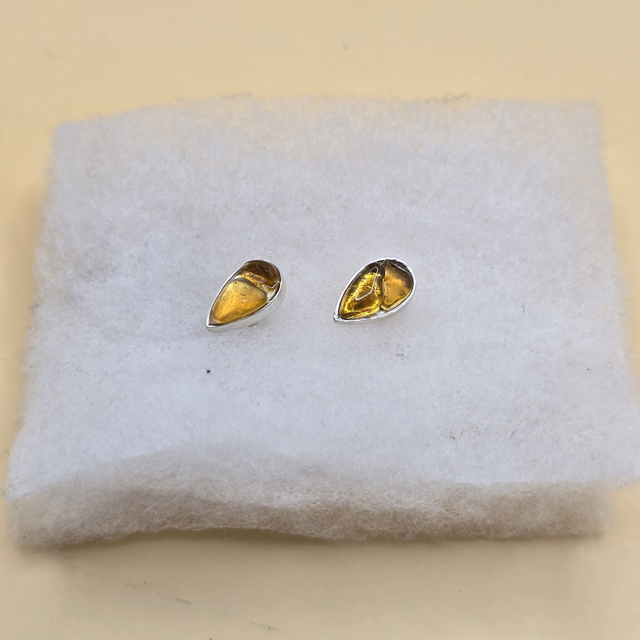 925 Studs Small Tear Brown / Amber Seaglass