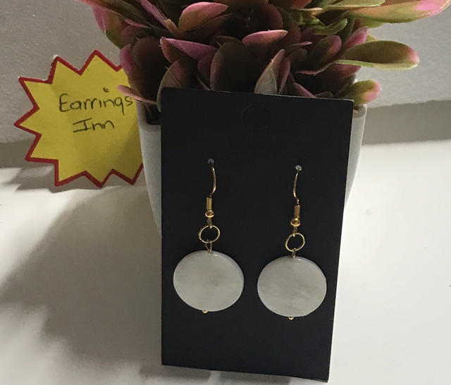 Cream Dangling Earrings- CDE32