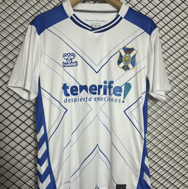 Primera equipación club deportivo Tenerife 25, 26