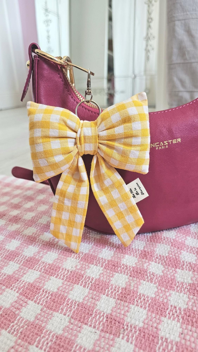 Bijoux de sacs/portes clés en tissus upcyclés