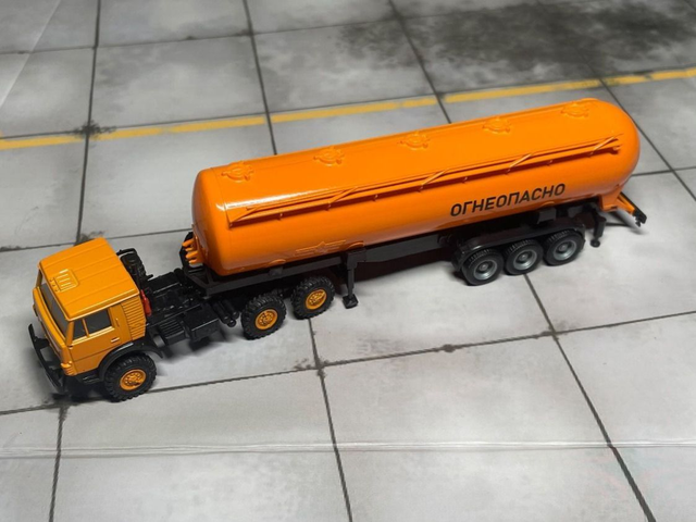 Kamaz 5310 "Ogieopasno" Feuergefährlich 1/87