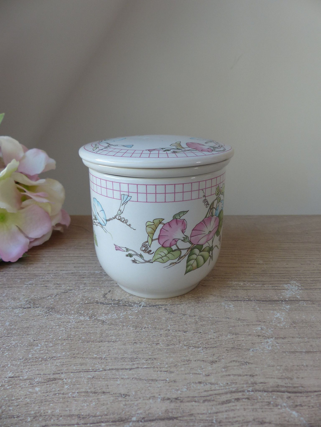 Tisanière fleurie en céramique - Tasse à thé artisanale avec filtre et couvercle, fleurs des champs - Décoration cuisine chic bohème vintage