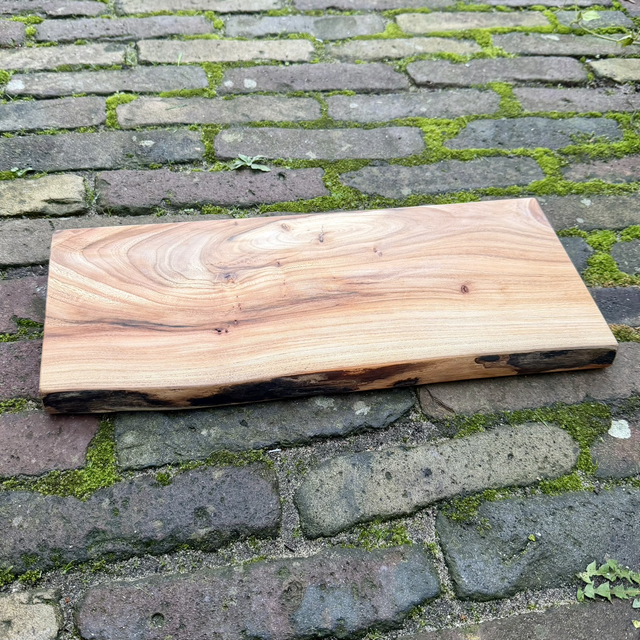 Borrelplank van iepen