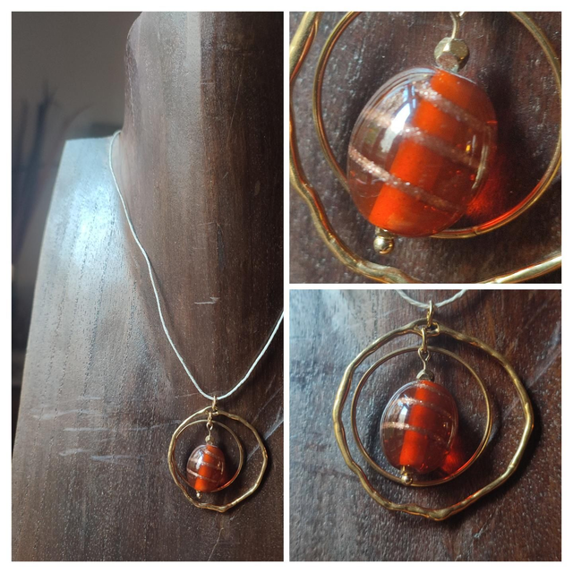 Z-Collier cercles et perle en verre striée d&#039;or monté sur fil de lin avec chaîne d&#039;extension dorée, pièce unique 