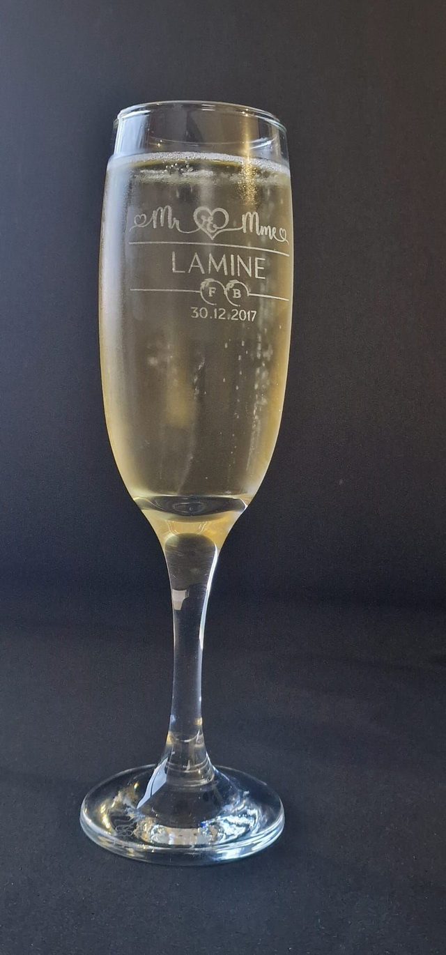 Flûtes a champagne gravées “Empreinte d’amour”