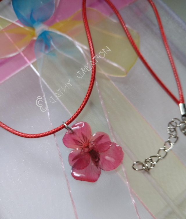 Collier en fleur naturelle 