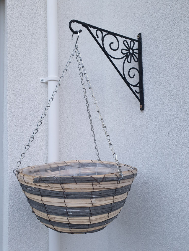 Parkland Medium Wicker Hanging Basket - 14" Round Basket