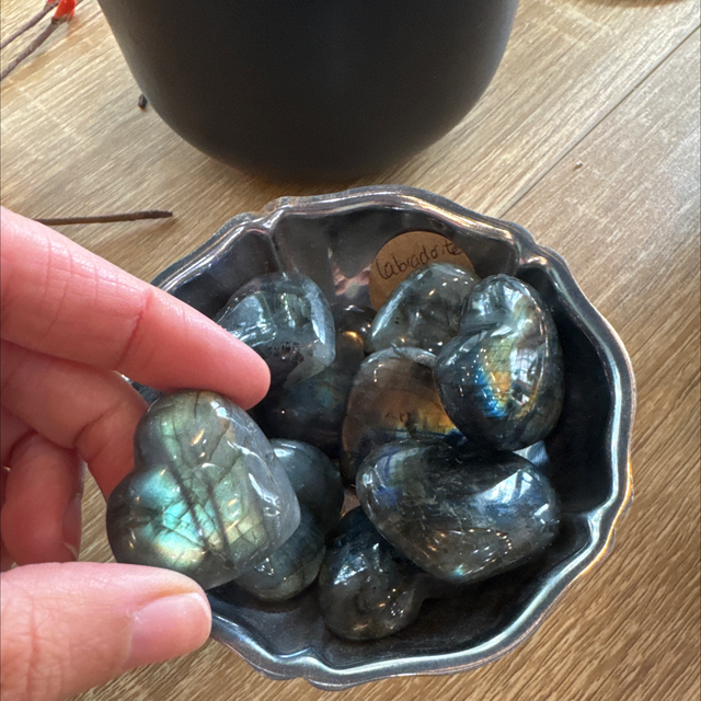 Pierre naturelle de Labradorite (en cœur)