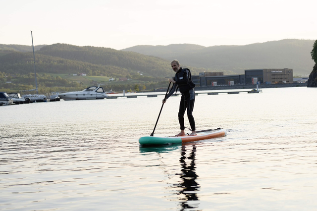 SUP board w dry suit/life vest, 1 hour