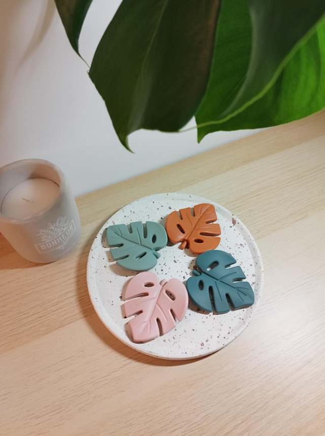 Pendentif feuille de Monstera en silicone, TDAH, TSA, Dys, collier anxiété, collier sensoriel, machouilleurs