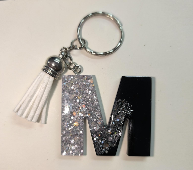 Porte clés initiale "M" noir paillettes argentées 