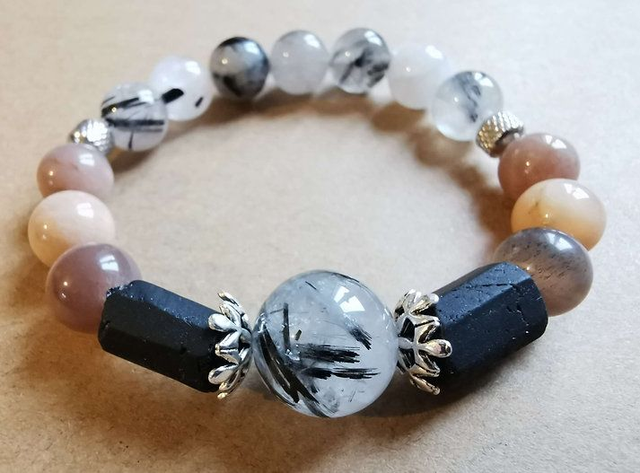 Bracelet en Quartz tourmaliné, tourmaline noire et Pierres de lune noire/soleil 