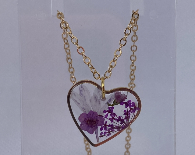 Gold necklace with real flowers 
