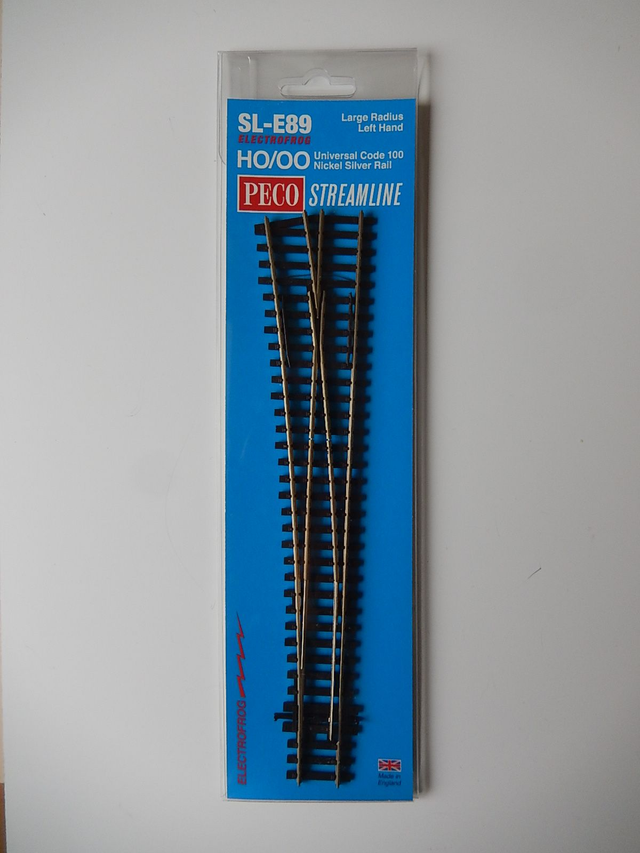 Aiguillage droit à gauche 12° grand rayon Peco SL-E89 H0