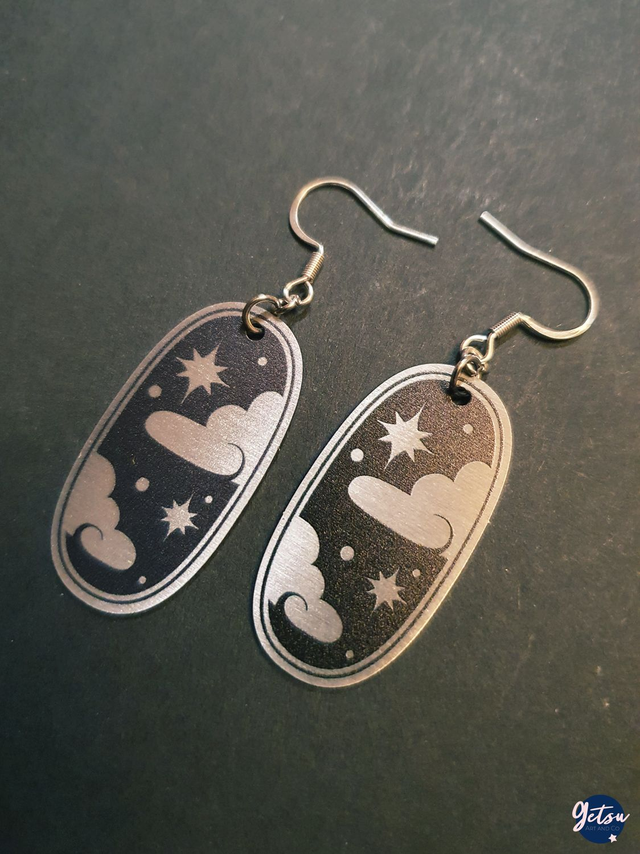 Boucles d&#039;oreilles de nuage et étoiles