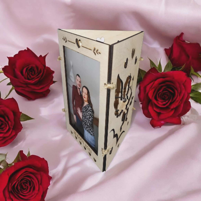 TRIANGLE COUPLE PHOTO