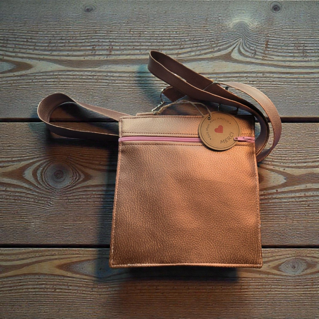 Pochette porte téléphone en simili cuir beige nacré double face zippée