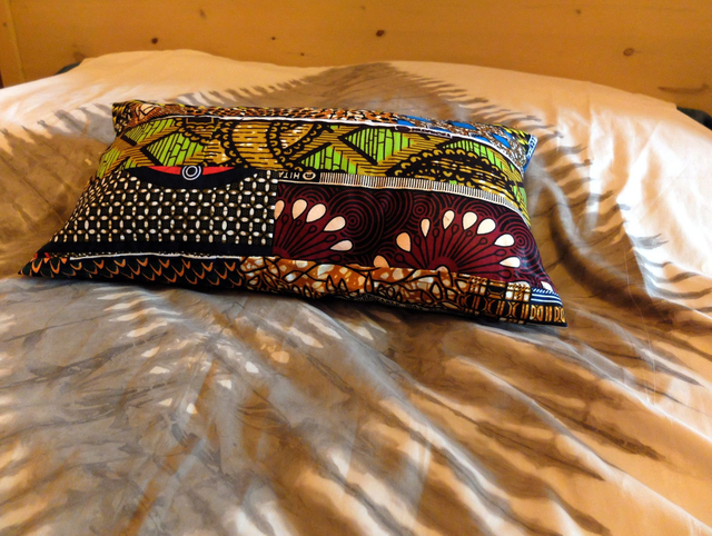 Housse de coussin patchwork en wax – Pièce unique | NJAXASS