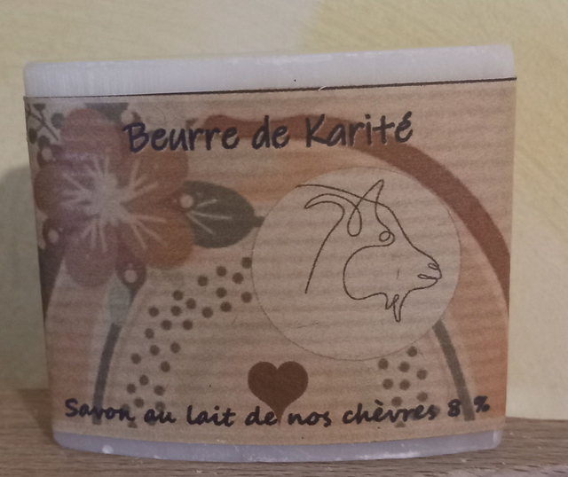 Savon au lait de nos chèvres 8% et au beurre de karité 2%