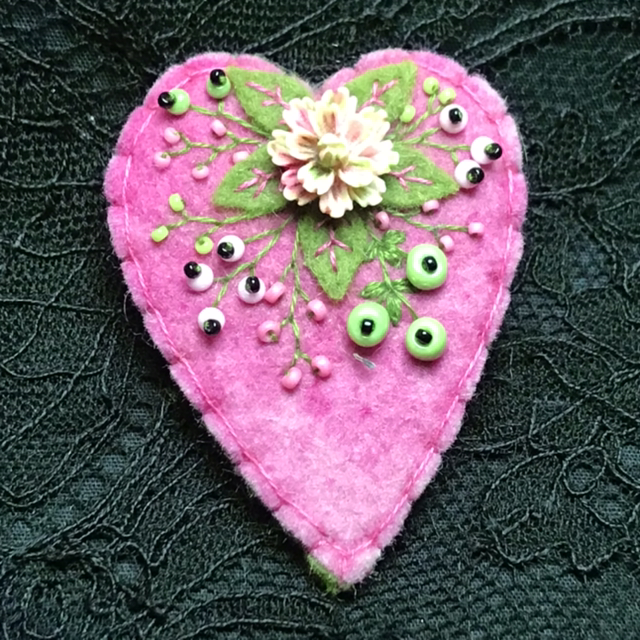 Broche Fuchsia/vert coeur
